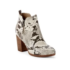 Outlet Aware High Heels
