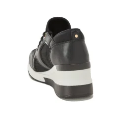 Hot Fynley Platforms